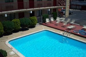 Cloud 9 Inn - Beach Hotel