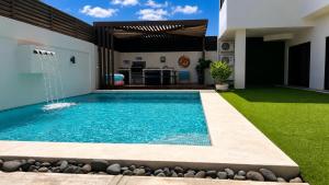 Relaxing 2BR Stay Saltwater Pool and Modern Amenities