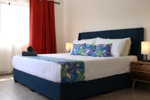 Relaxing 2BR Stay Saltwater Pool and Modern Amenities