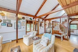 Nana’s Big Treehouse