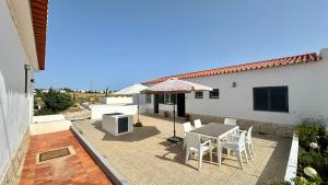 Villa Casa do Monte Private Pool near Galé Beach for 8 Guests, Albufeira