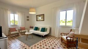 Villa Casa do Monte Private Pool near Galé Beach for 10 Guests, Albufeira