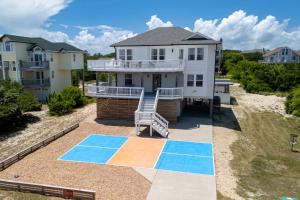 Heated Saltwater Pool Hot Tub 5Min Walk to Beach