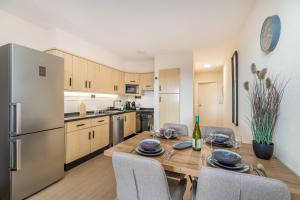 Castle Harbour SUN & FUN - RENEWED! heated pool, fibre net, 2 bedrooms