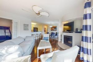 Sea Colony - 19006 Lakeview Court