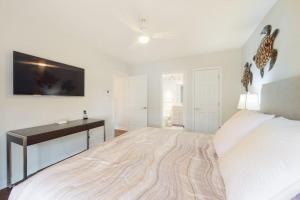 Sea Colony - 19006 Lakeview Court