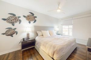 Sea Colony - 19006 Lakeview Court