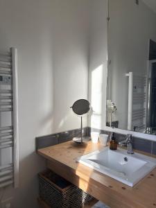 Le Nid dOctobre - design and urban refuge