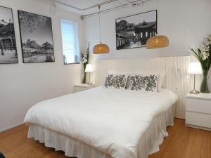 Gyeongbokgung 8 Min by Bus ㅣFree Birthday Anniversary Decor ㅣ Private Apt near a Korean Traditional Market Street Food ㅣ