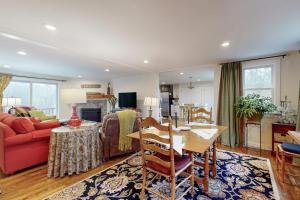 Elegant Coastal Cottage