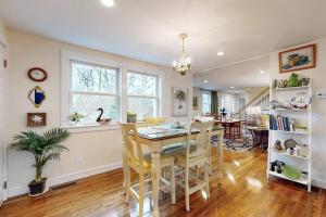Elegant Coastal Cottage