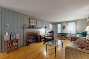Cozy & Quiet Hyannis Retreat