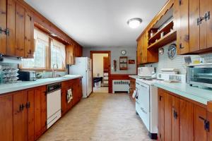 Cozy & Quiet Hyannis Retreat