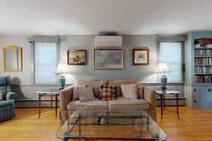 Cozy & Quiet Hyannis Retreat