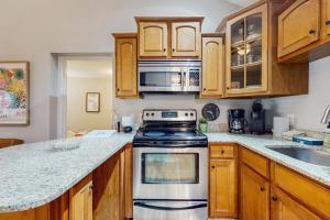 Arrowhead Resort - Stylish Retro Escape