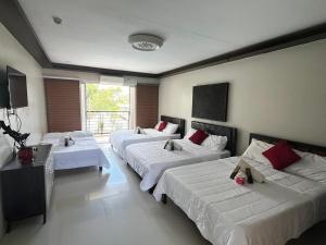 Three Ms Hotel and Restaurant