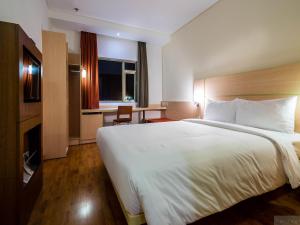 Ibis Saigon South