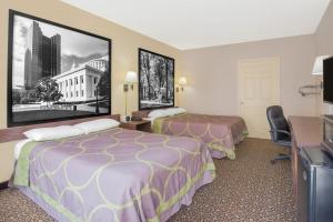 Deluxe Double Room - Disability Access/Non-Smoking room in Super 8 by Wyndham Ashland