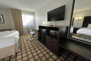 Baymont by Wyndham QueensburyLake George