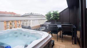 Exclusive Penthouse with Hot Tub in the Best Area