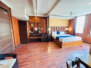 Hotel Ganga Near The Mall Simla