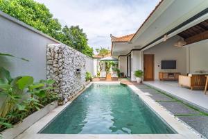 Family Retreat Villa with Pool Near Green School