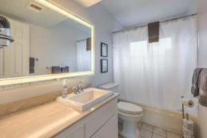 Arcade Lounge with Pool, Spa, Billiards near the Vegas Strip!