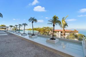 Two Bedroom Apartment with Ocean and City View by Eudy