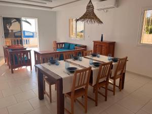 Villa moderne bord de plage, terrasse magnifique avec vue sur mer, Zarzis