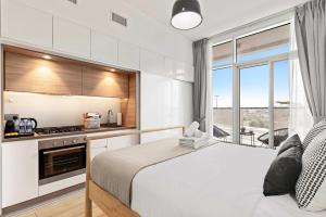 Airstay - Contemporary Studio - Dubai Marina - Monthly Offer Available