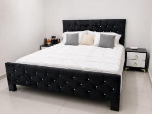 Ingrid luxury stay near sti airport and pool king bed