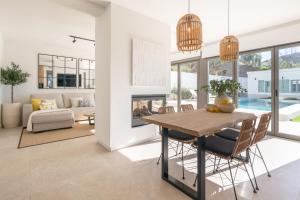 Luxury Rural Villa Pool by ELE Apartments