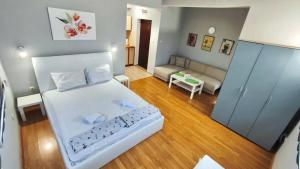 Blue Horizon Apartments