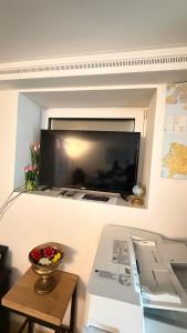 Modern Solo Room, Quiet Workspace & Comfy Bed