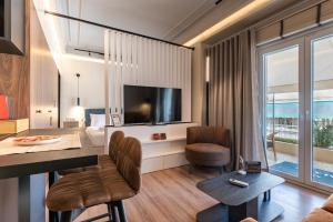 Modern 1BR - Sunny Balcony -Central Pagrati-MARE Luxury Suites A