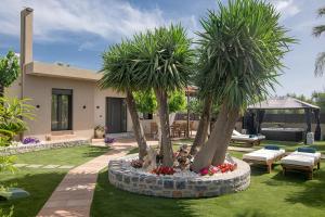 Villa Sofoklis - local retreat with jacuzzi!