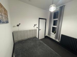 Stylish Two Bedroom Apartment, Moseley