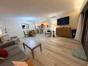 Luxury 1BR Condo Near Palm Harbor Beach – Sleeps 4, Gated Community