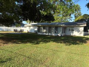 Clearwater Florida dog friendly century located between airport beaches Philly Stadium in Raymond James Stadium
