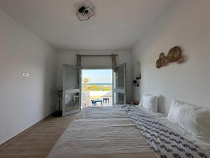 Villa pieds dans l eau entre mer, Lac et montagne 80 m