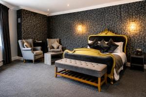 The Popinjay Hotel