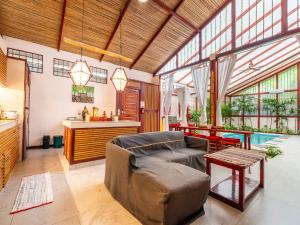 Uva Blue Villas - Pool House - AC, 3 bedrooms, 7 guests, Indoor pool with spill