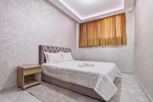 White Majorelle Relax