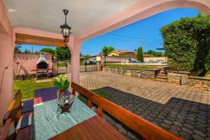 Traditional 2 floor holiday home in central Istria Muntrilj