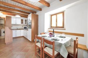 Traditional 2 floor holiday home in central Istria Muntrilj