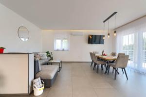 Holiday House Mara