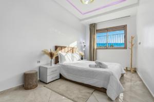 White Majorelle Horizon