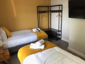 Spacious 3 Bed House in Quinton Sleeps 7