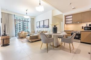 Breathtaking Skyscraper Views 3BR, Just a Stone Throw from Burj Khalifa, Dubai Mall and Minutes from the Metro Station, Burj Crown, Downtown Dubai by Deluxe Holiday Homes