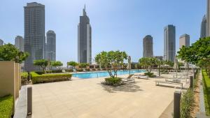 Breathtaking Skyscraper Views 3BR, Just a Stone Throw from Burj Khalifa, Dubai Mall and Minutes from the Metro Station, Burj Crown, Downtown Dubai by Deluxe Holiday Homes